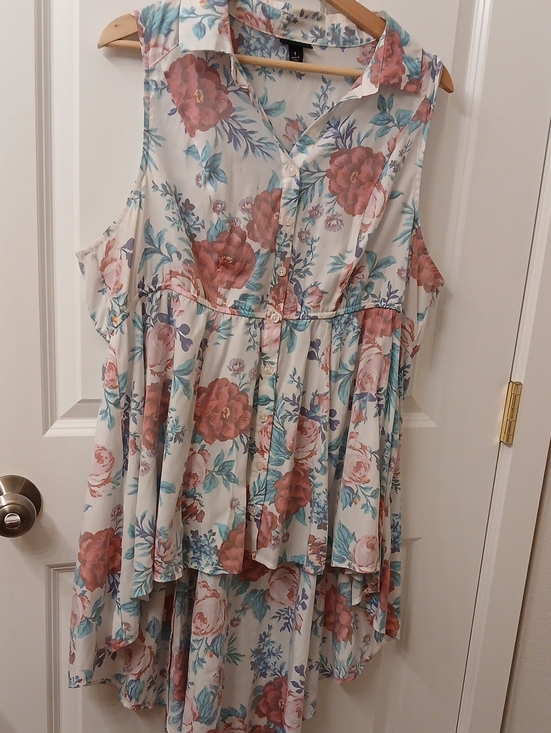 torrid Tops - torrid Cream Floral High-Low Sleeveless Button-Front Top